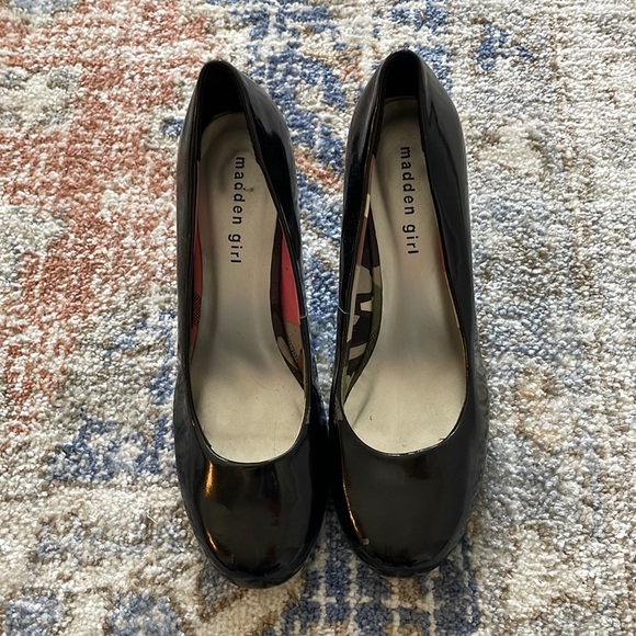 Black heels - Picture 1 of 2